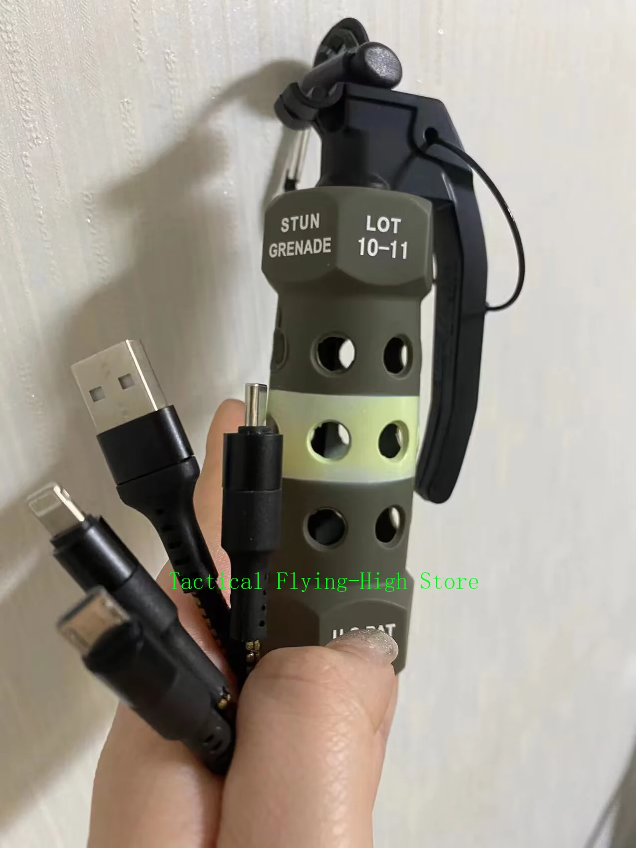 Home Outdoor Tragbares M84 Flash Bang Modell 3-in-1 Universal-Ladekabel Typ C iPhone-Telefonkabel USB-Schnellladekabel – Detail 4