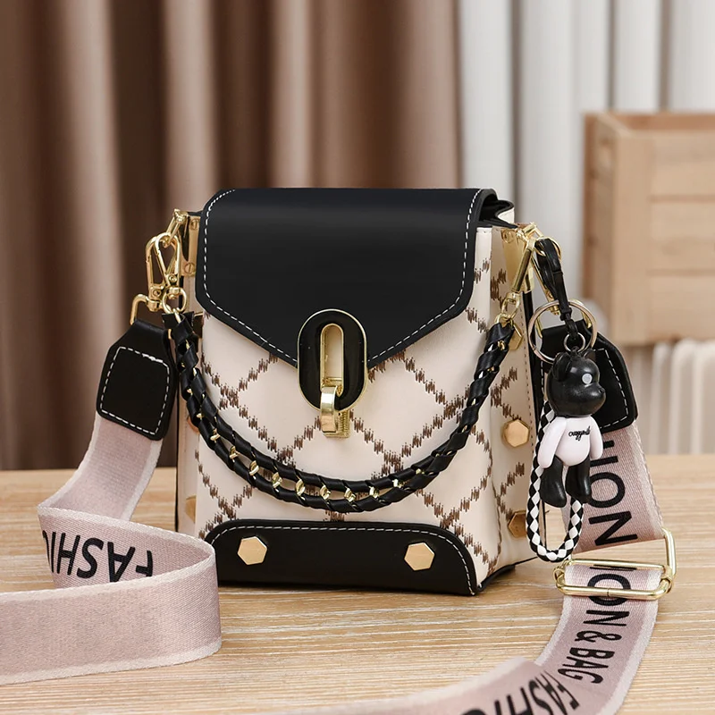 Woman Crossbody Bag Shoulder White Handbag New Female Composite Y2k Clutche Casual Retro Style Lattice Pattern Party Purses