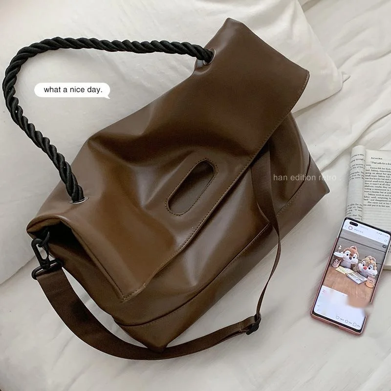 2024 New Women's Bag Retro Large Capacity Underarm Bag Women's Bag Soft Face Minimalist Tote Bag Fashion Commuting Crossbody Bag_voghion.com