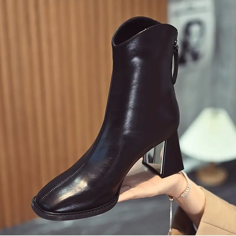 2024 Winter New Shoes Fashionable Pointed Leather Top Outerwear with Rear Zipper Large Comfortable Naked Boots Women's Boots