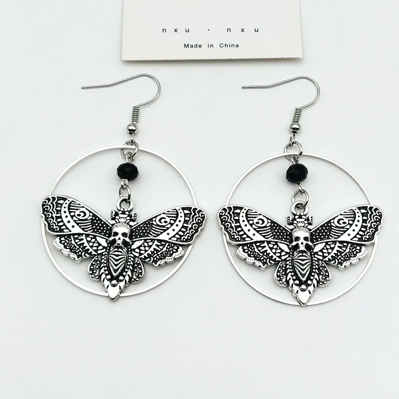 Brinco gótico mariposa de caveira - imagem 1