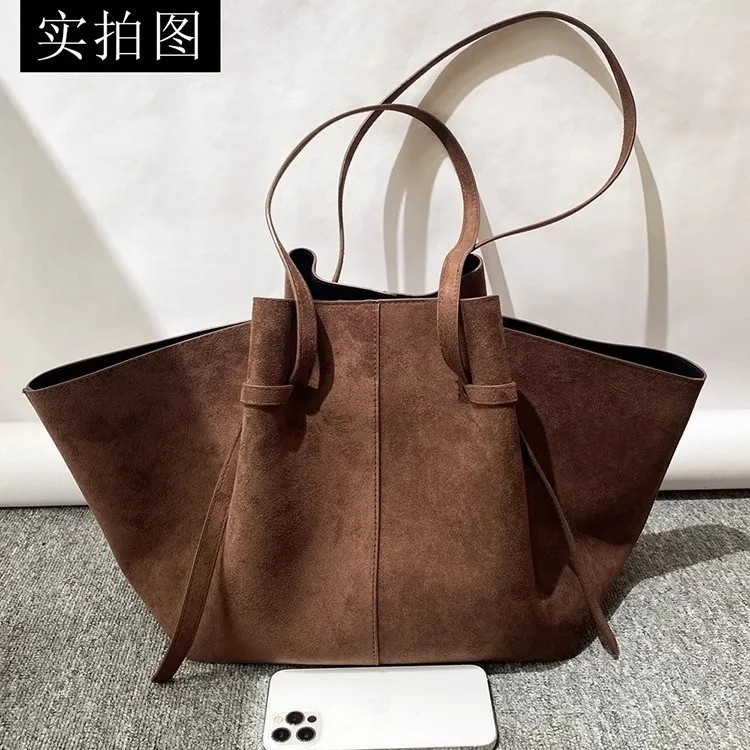 with logo Large capacity suede imitation women's handbag  letters, luxurious designer handbag 2025SS, underarm shoulder 4