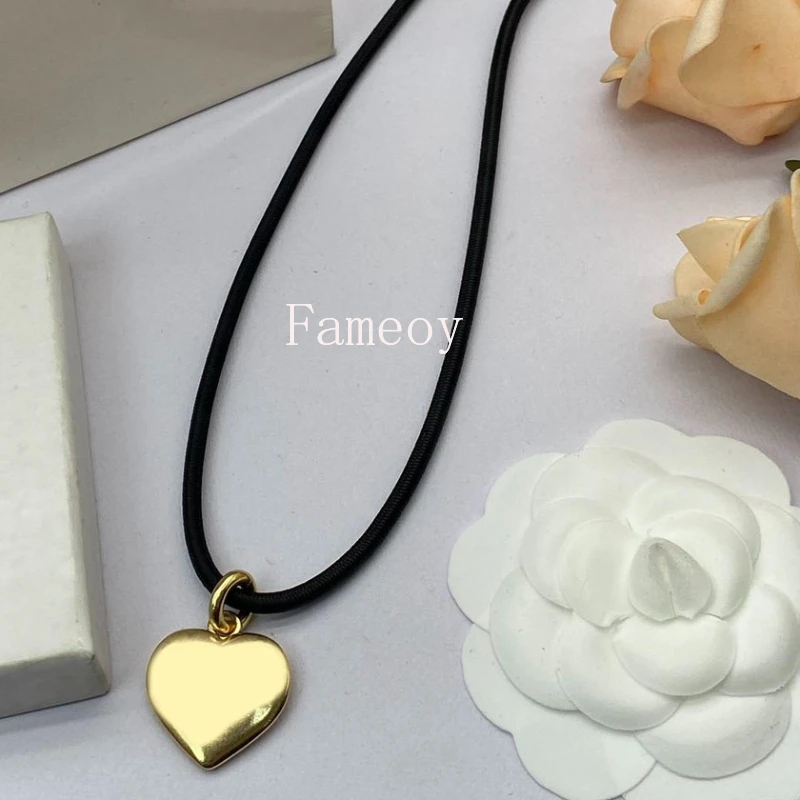 2024 New Fashionable Classic Heart Necklace Bracelet Earring Set