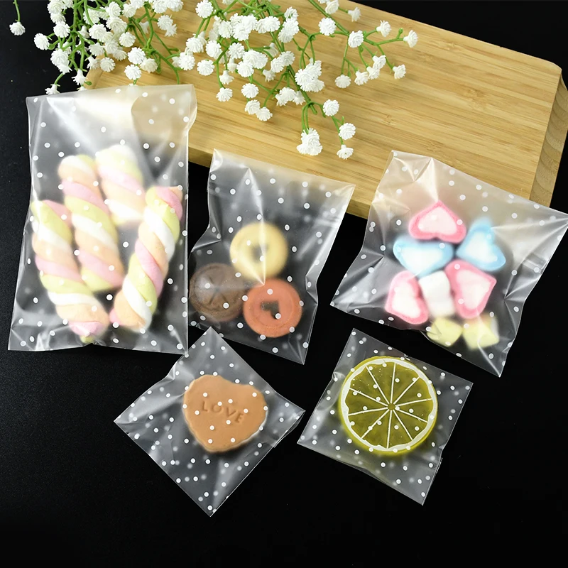 100pcs 플라스틱 투명 포장 셀로판 가방 폴카 도트 캔디 쿠키 선물 가방 DIY 자기 접착 주머니 캔디 가방 파티