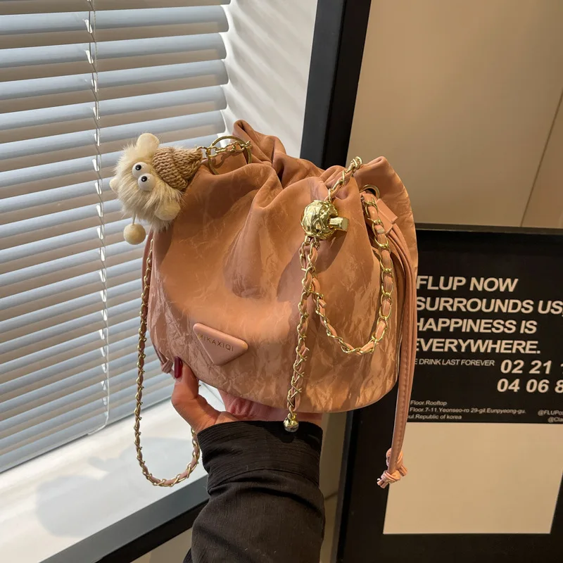 Niche Pull-Belt Chain Bucket Messenger Bag 2024 New Fashion All-Matching Casual Small Bags