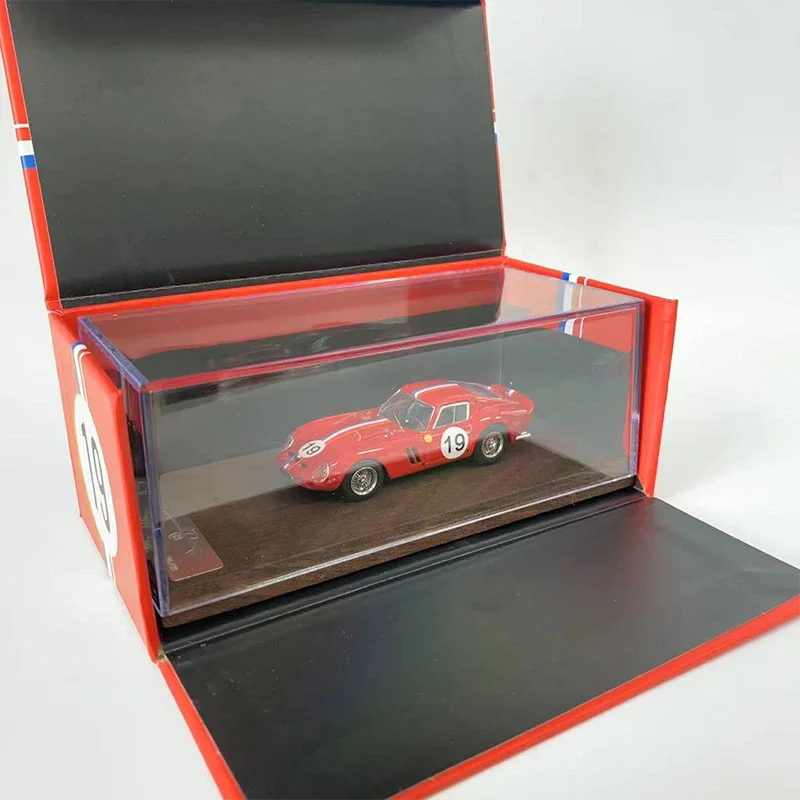 

Модель автомобиля 250 GTO из классического сплава 1:64, коллекция № 19