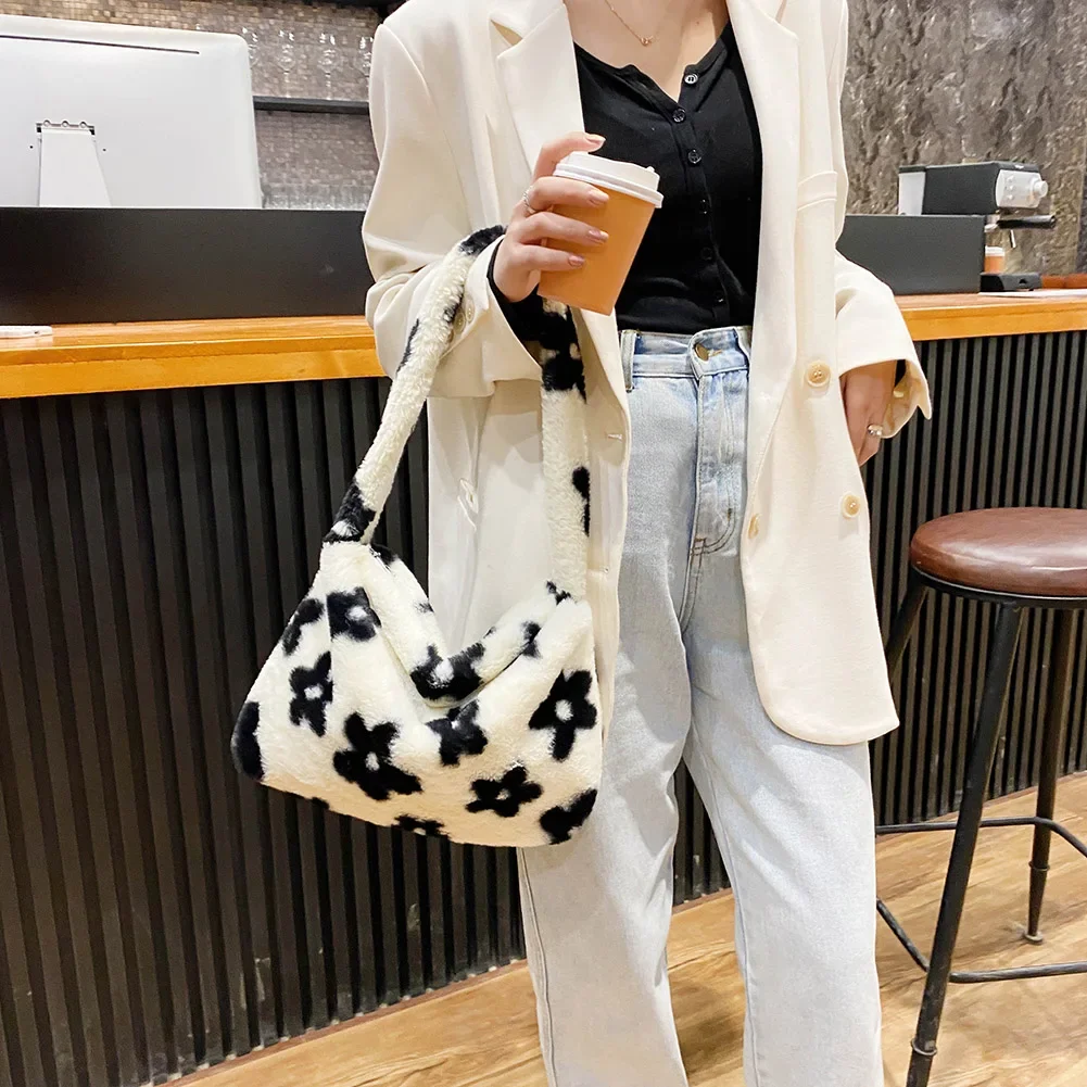 Plush Shoulder Totes Cute Fashion Women Shopping Shoulder Bags Large Capacity Fluffy Bags for Autumn Winter for Shopping Travel