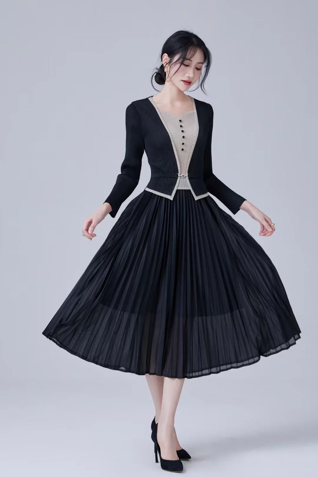 

Плиссированное Платье миаке, новинка весны 2024, плиссированное маленькое платье-трапеция в стиле духов с имитацией двух частей, юбка с цветной блокировкой и высокой талией