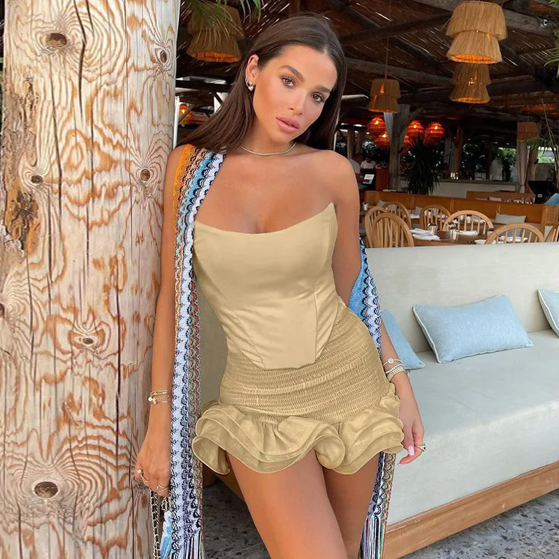 Conjunto de 2 piezas de camiseta sin mangas ajustada con espalda descubierta y falda acampanada con volantes fruncidos para mujer, moda de verano sexy 2025