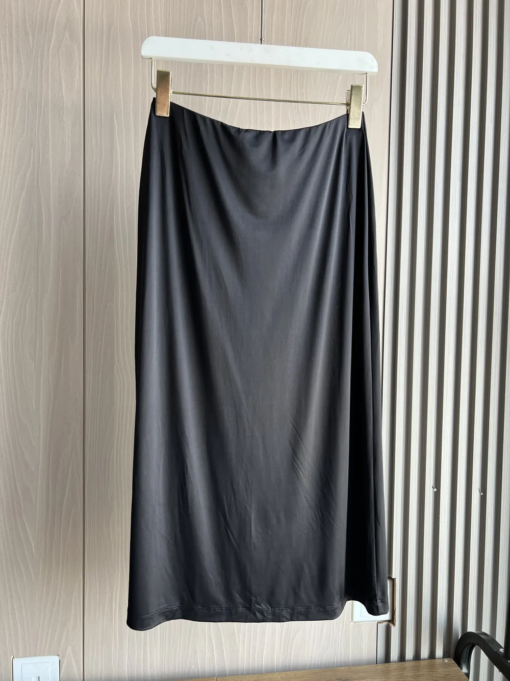 

Прямая юбка, новинка весны 2024, траф, базовая черная тянущаяся Облегающая Юбка-миди с эластичным поясом и разрезом сзади