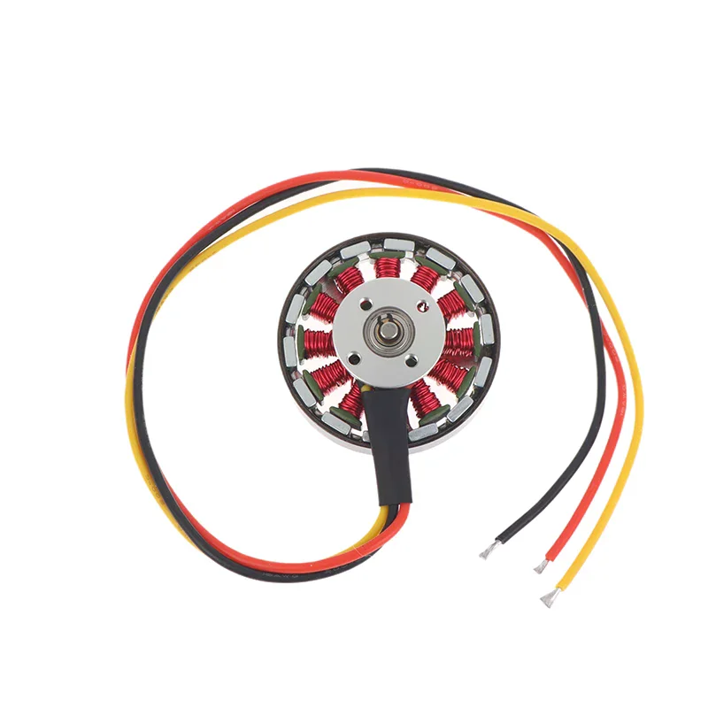 Gros plan sur le stator et les aimants du moteur brushless haute performance 350KV/750KV pour drone RC, prêt pour l'installation.