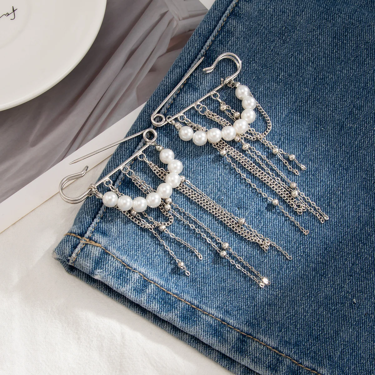 Retro Sweet Imitation Pearl Metal Chain Tassel Pendant Pin Pants Foot Chain