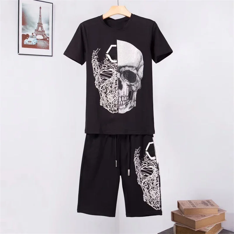 

Men's T-Shirt Set Spring/Summer Classic Brand Fashion Skull Pattern Rhinestone T-Shirt Pullover Shorts Casual Two-Piece Set
