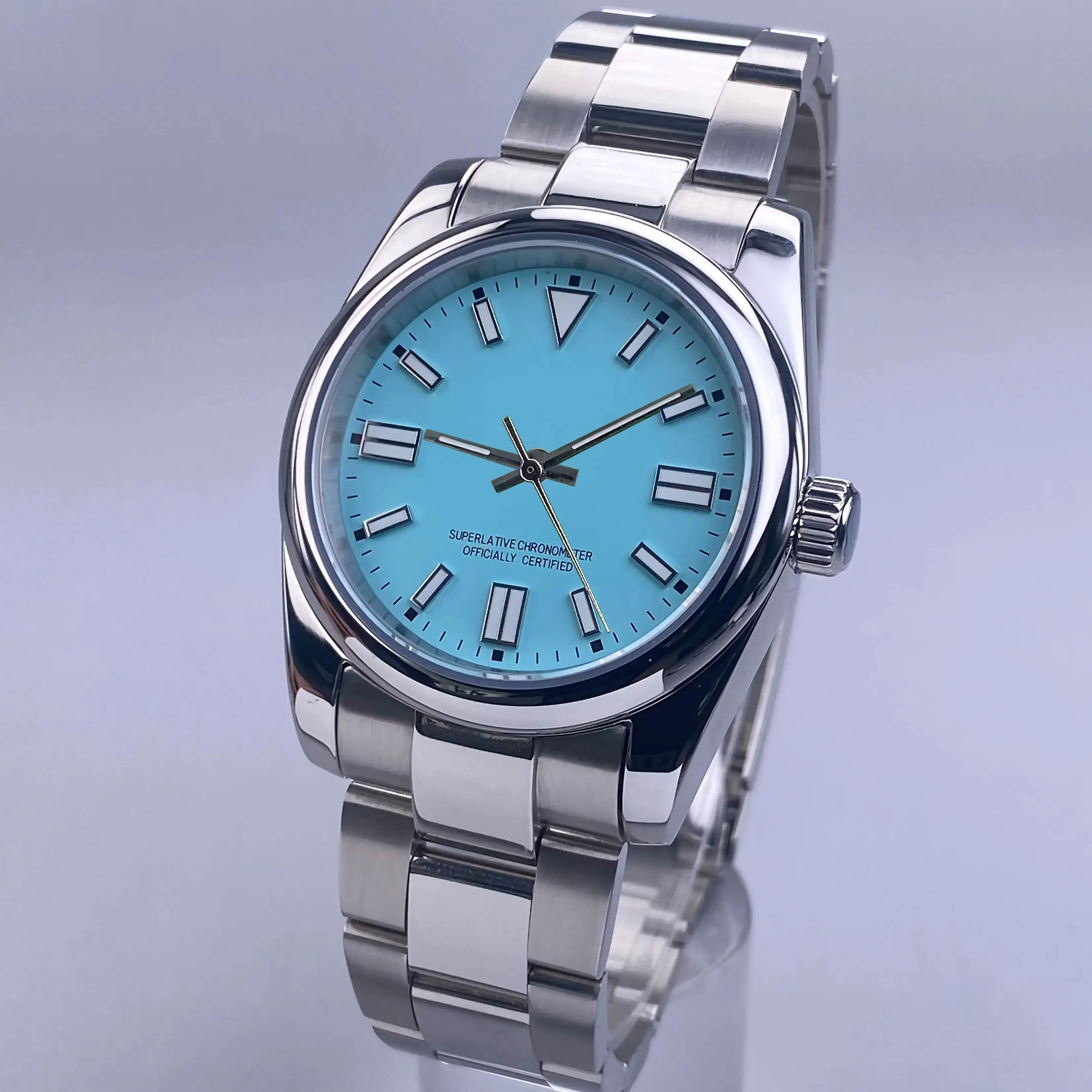 Elegant 36mm/39mm Sapphire Glass Stainless Steel Watch Case with Green Luminous Dial Compatibility