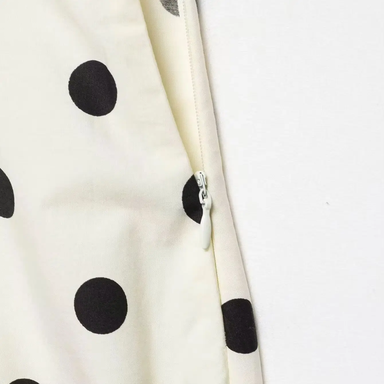 Women's Vintage Polka Dot Asymmetrical Hem Skirt White Black High Waist Drawstring Flowy Casual Midi Skirt Streetwear 4