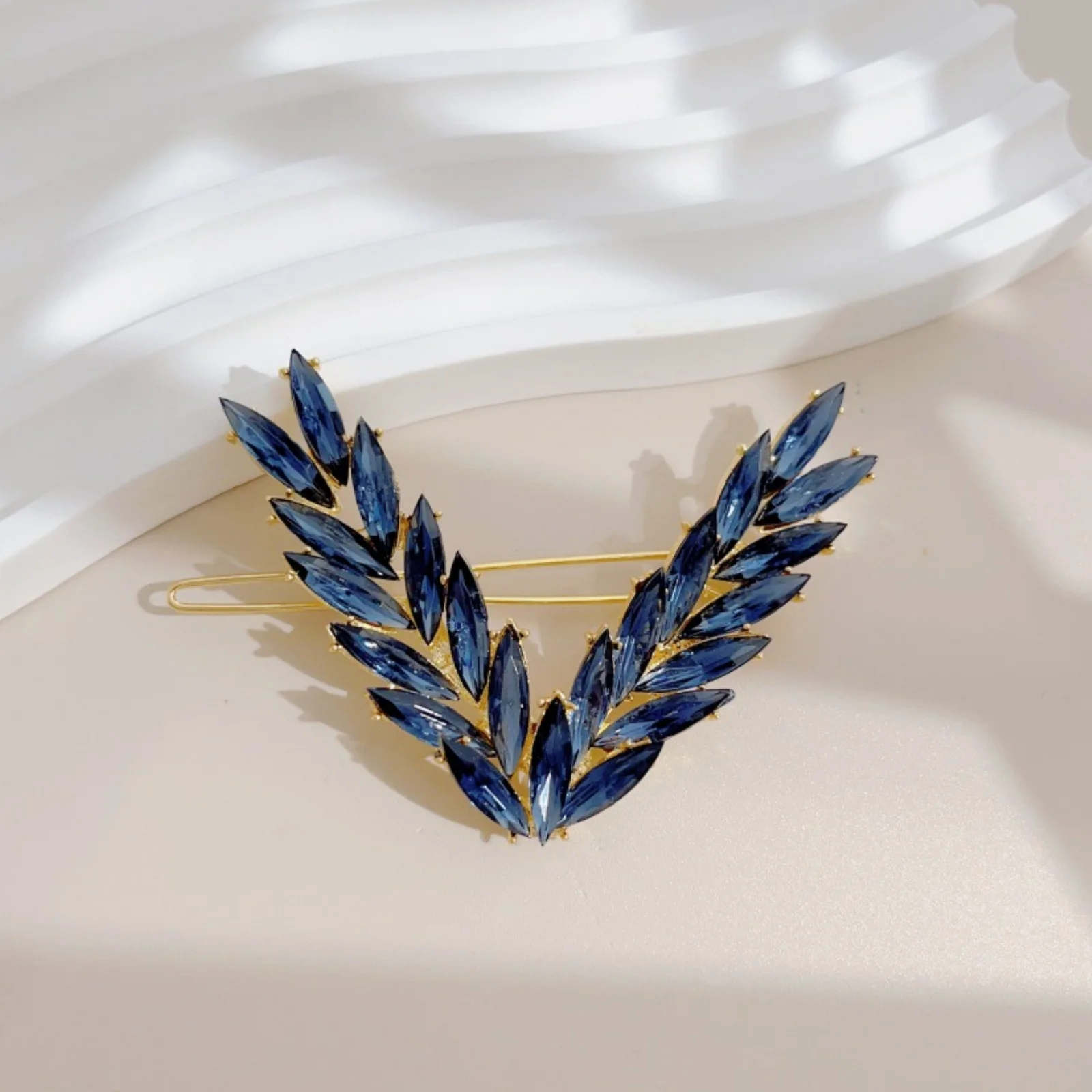 Luxury Shining Crystal Hair Clip For Women Korean V Shape Buckle Hairpins Girls Hair Accessories Headwear Fashion Ornaments Gift