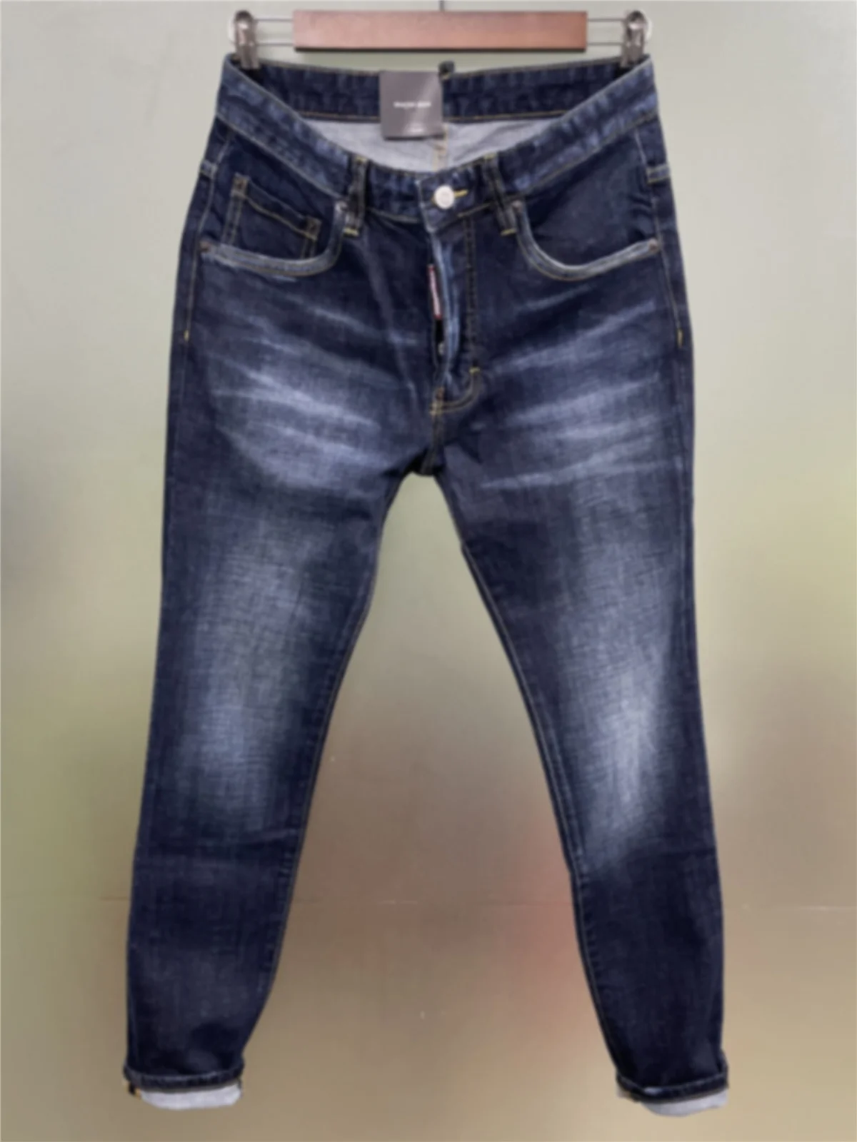 

2024 Spring/Summer New Water Wash Worn Hole Patch Paint Slim Fit Small Feet Deep Blue D2 Jeans for Men