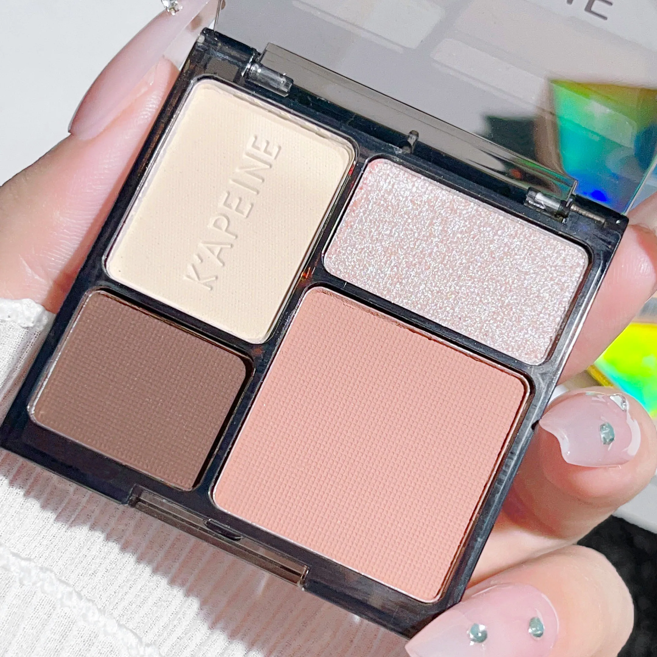 Four-Color Eyeshadow Palette with Glitter Pearlescent Matte Shades
