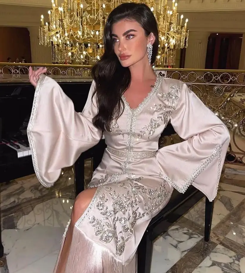 

V-neck Saudi Arabia Prom Dresses Crystal Appliques Front Split Tassels Formal Evening Dresses Long Sleeves Ankle Party Dress