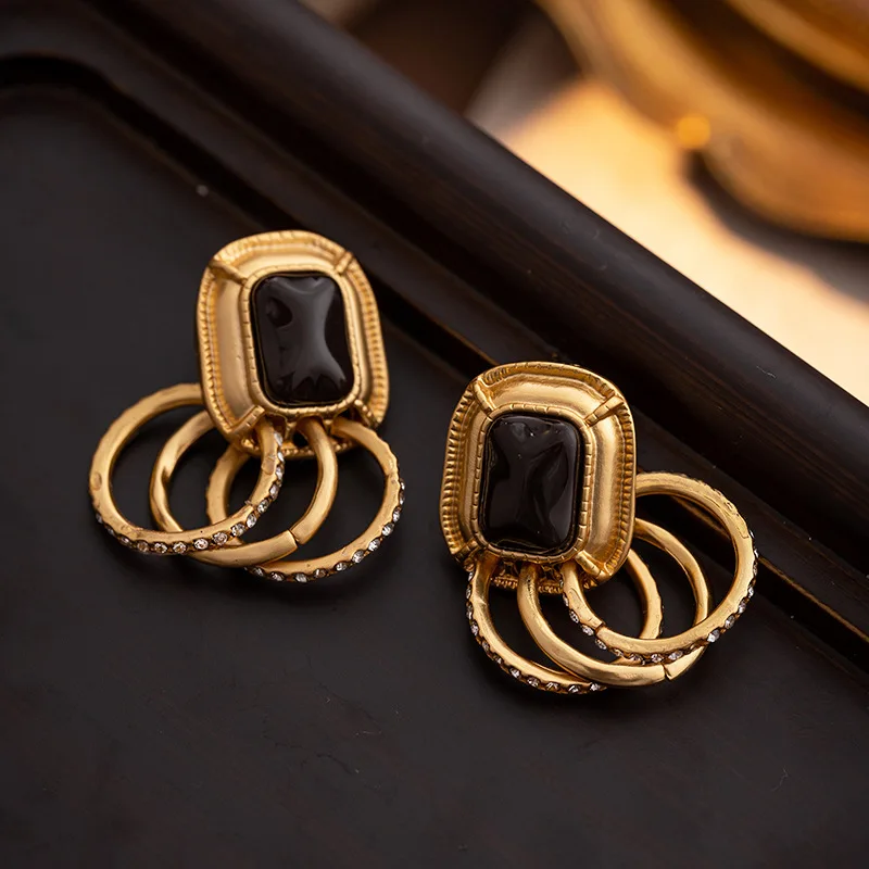 

Light luxury medieval vintage earrings for women