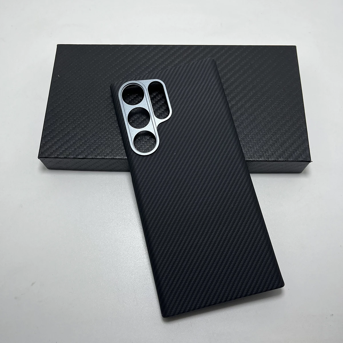 Enhanced Magnetic Carbon Fiber Aramid Ultra-Thin Case