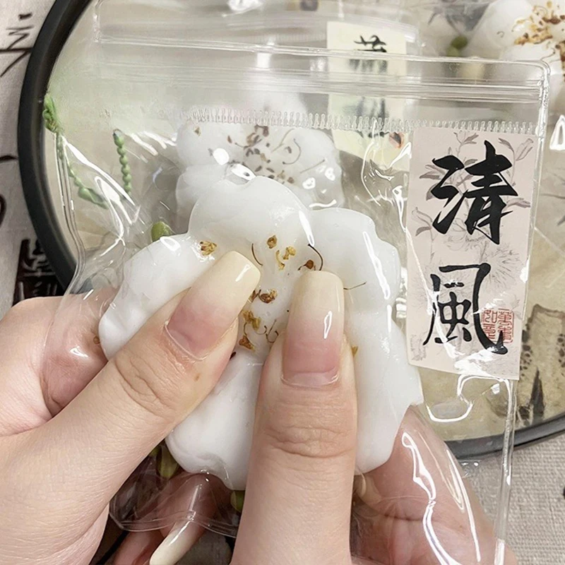 Cute Simulation Flower Cake Squishy Toy Mochi Pinching Toy Squeeze Stress Relief Toys Slow Rebound Decompression Toys Gifts 3