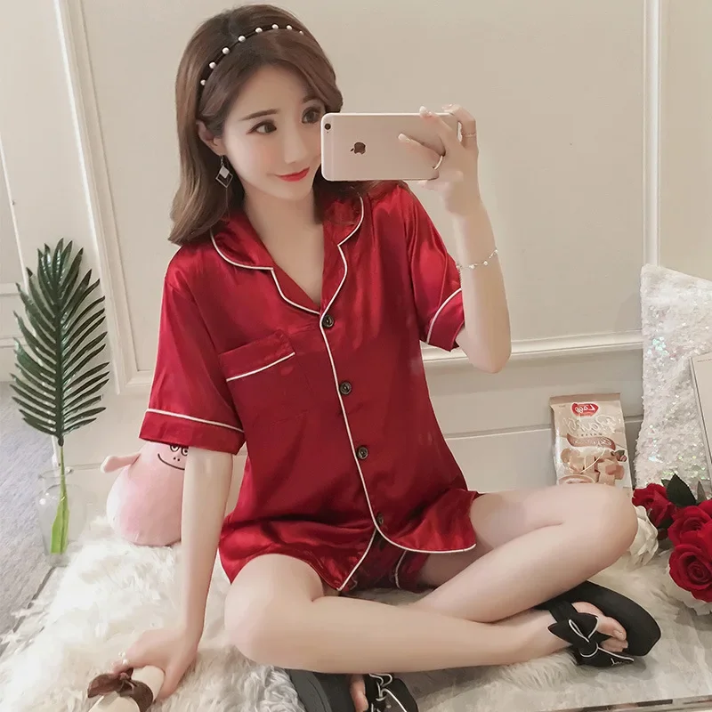 ملابس نوم نسائية صيفية رفيعة من الحرير بأكمام قصير...