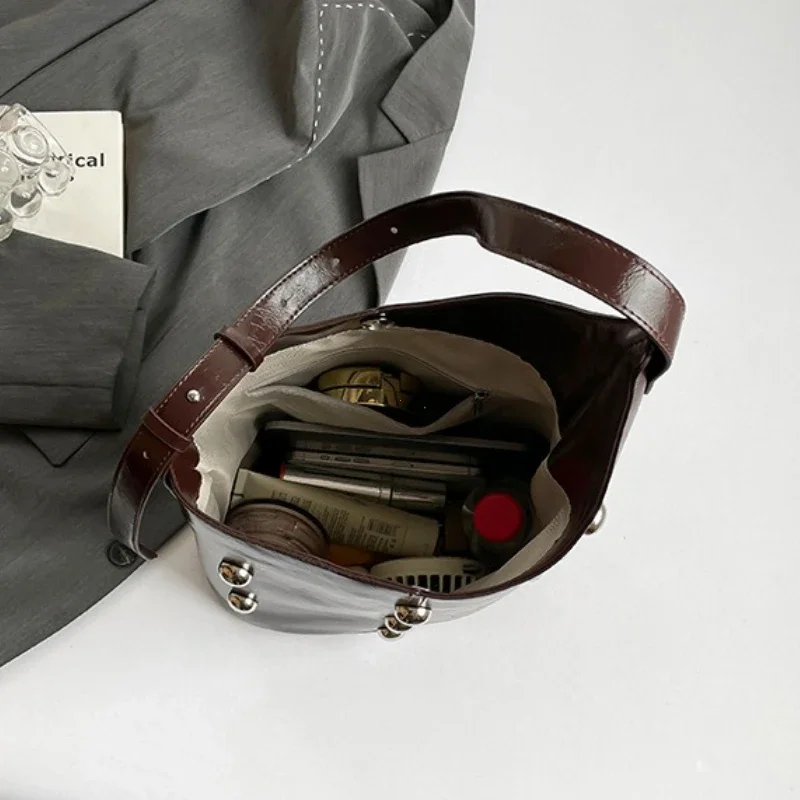 Punk Style Embellished Double-Faced Round Rivet Inlaid Niche Luxury Bucket Bag Chic Lady Underarm Large Capacity Shoulder Bag