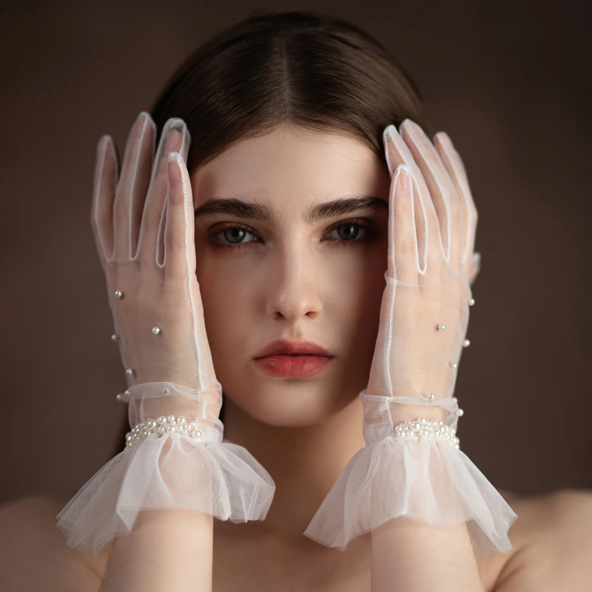 Wedding Bridal Gloves Tulle Ruffled Edge Pearls Beading Short Wrist Brides Bridesmaid Finger Gloves wedding dress gloves,wedding sleeve accessories