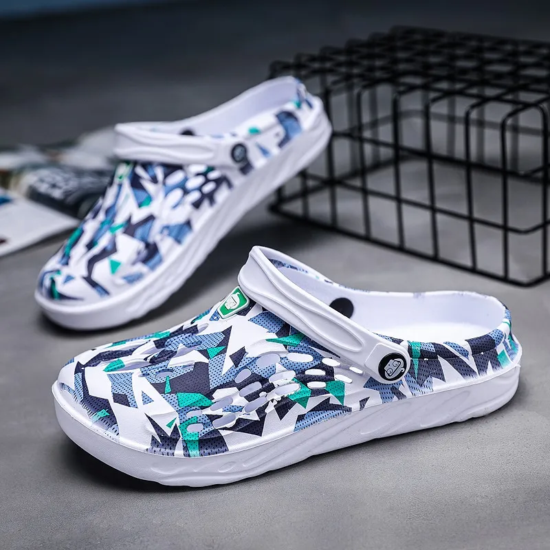Men Sandals Outdoor Summer Beach Slippers Soft Bottom Hollow Garden Clogs Shoes Big Size Sports Slippers