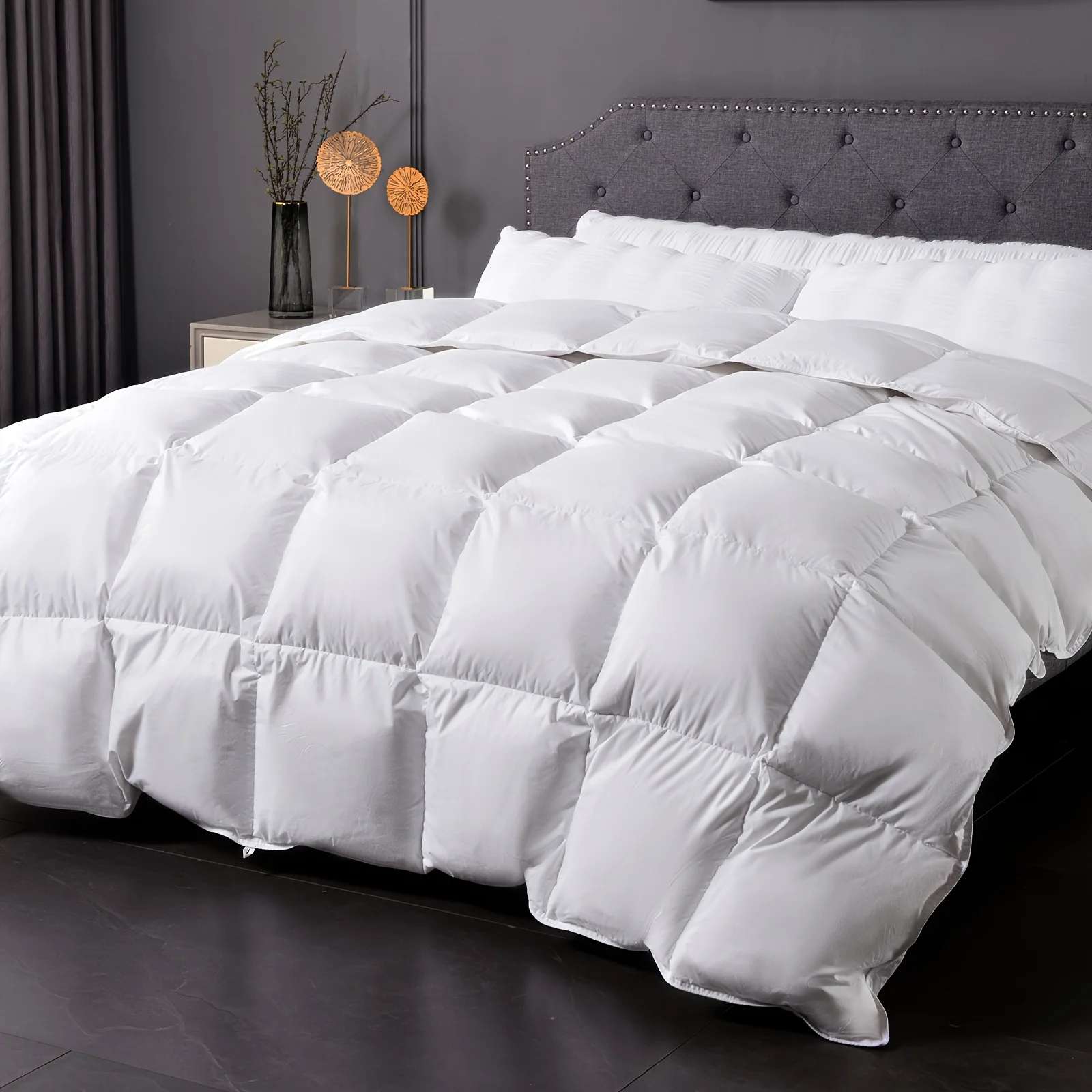 

1pc-Lightweight and high-quality goose down comforter, all seasons. 100% high count and high-density cotton , low noise, soft a
