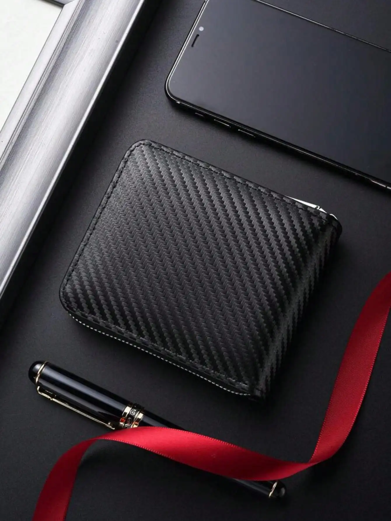 Sleek RFID-Blocking Minimalist Men's Wallet with Multi-Card Slots and Zipper