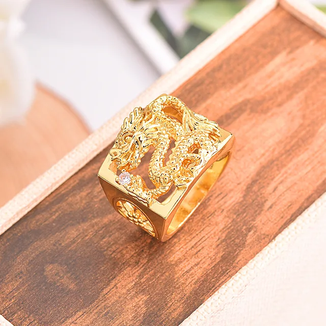 순수 24K 골드로 제작된 화려한 우성 드래곤 반지