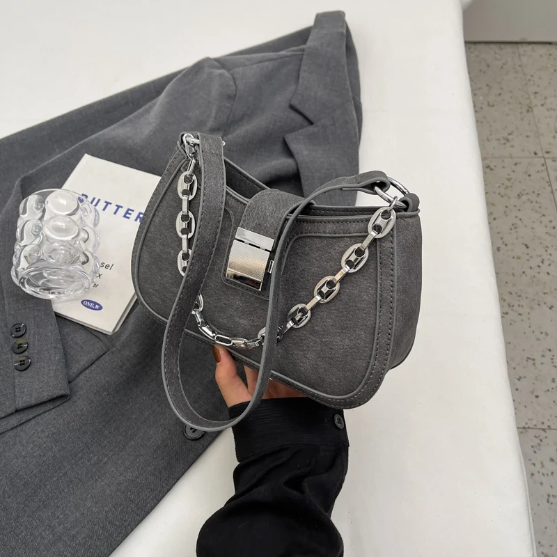 thumbnail image 1 of Bolsos de diseño de nicho populares 2023 Nuevos bolsos de mujer Bolso de hombro de moda Bolso de mano pequeño cuadrado, 1 of 5