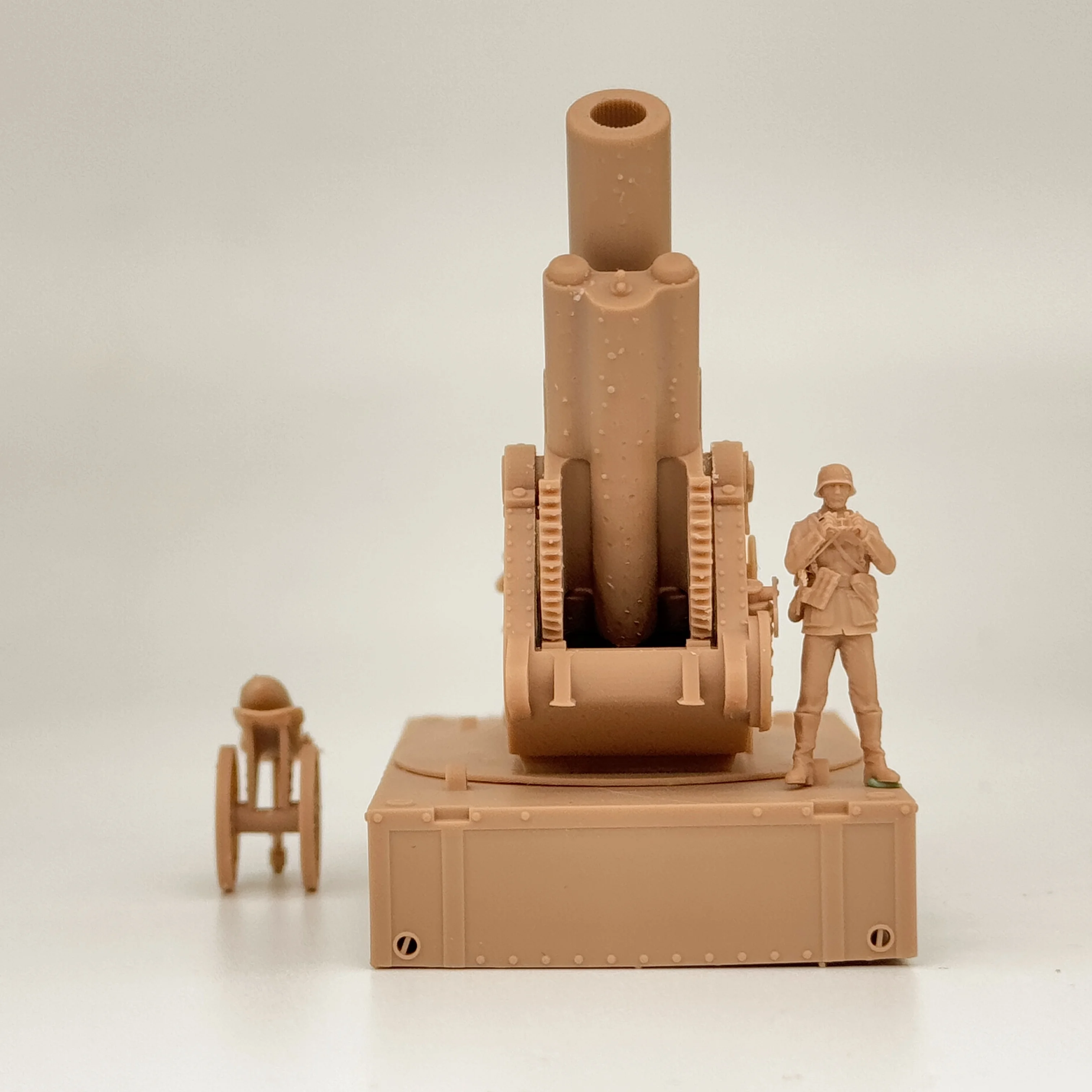 1/72 Scale SKODA 305MM M16 and Artillery 3 Figure Resin Model