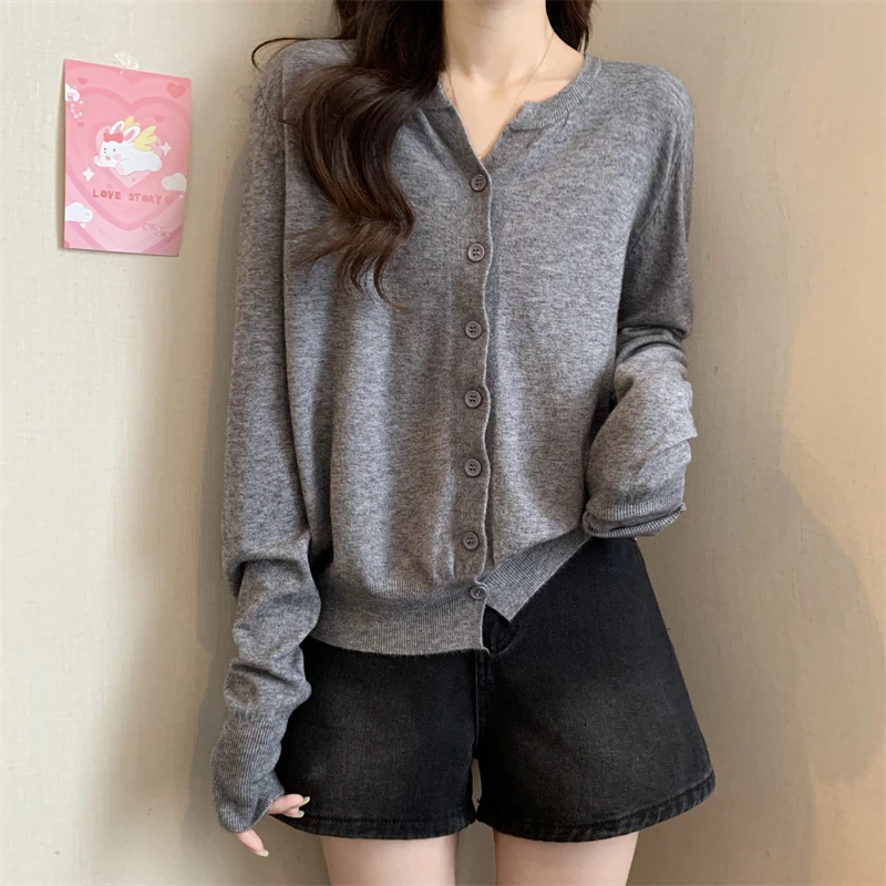 Maillard indossa una giacca in maglia rossa da donna in autunno e un cardigan in maglia morbida per uno stile pigro_voghion.com