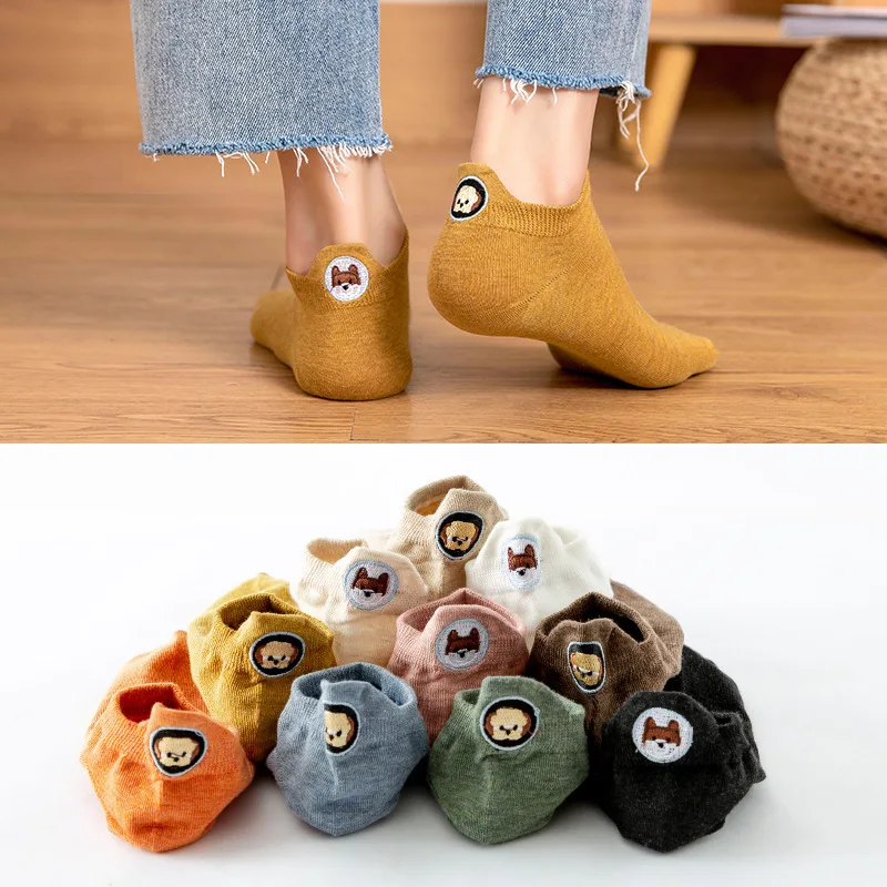 

5pairs Fashion Cute Heart Embroidered Women Socks Solid Color Skateboard Casual Novelty Short Socks Spring Summer New