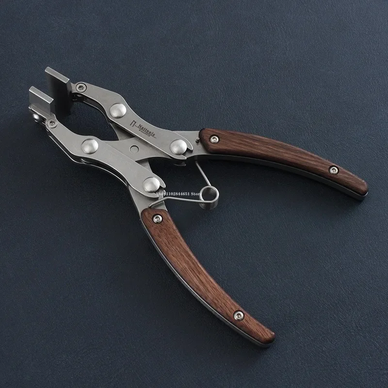 https://ae01.alicdn.com/kf/S66086c32d5a24a208e8bada40e2ea1363/190mm-Flat-Jaw-Pliers-Leather-Making-Tool-DIY-Leather-bag-belt-Tongs-Clamping-Edge-Pressing-Glue.jpg