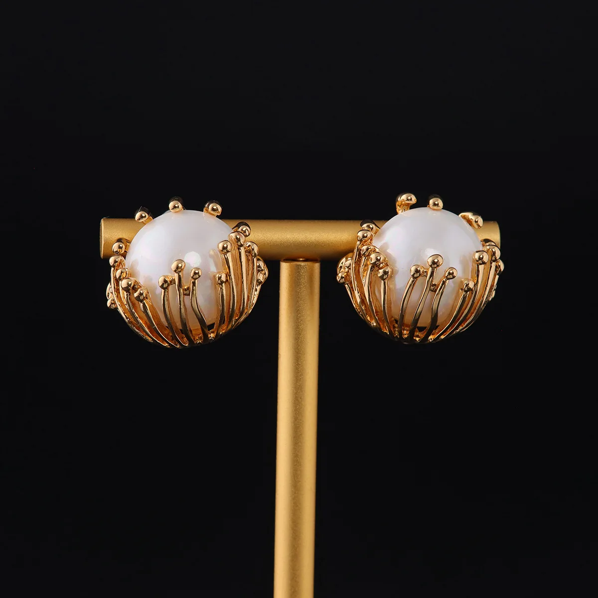 

Elegant fashion personality with French flower earrings