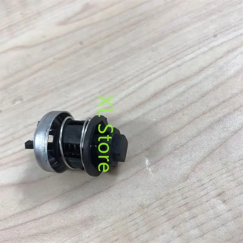 5541525 Engine Oil Cooler Filter One Way Valve 93186324 55353322 12992593 For Chevy Cruze Aveo Sonic Trax Orlando Vauxhall Astra