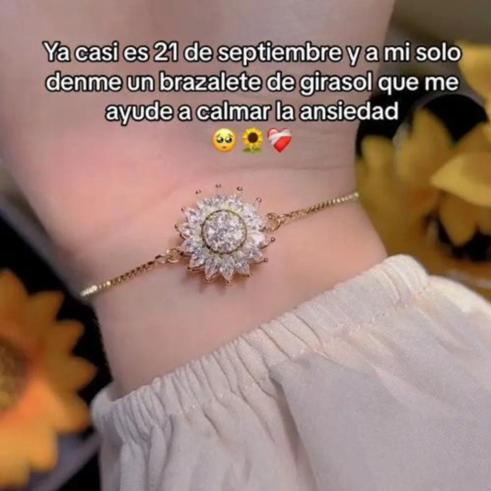 Light Luxury Spinning Sunflower Bracelet for Women Elegant Sparkling Zircon Calming and Relaxing Accessory Birthday Jewelry Gift