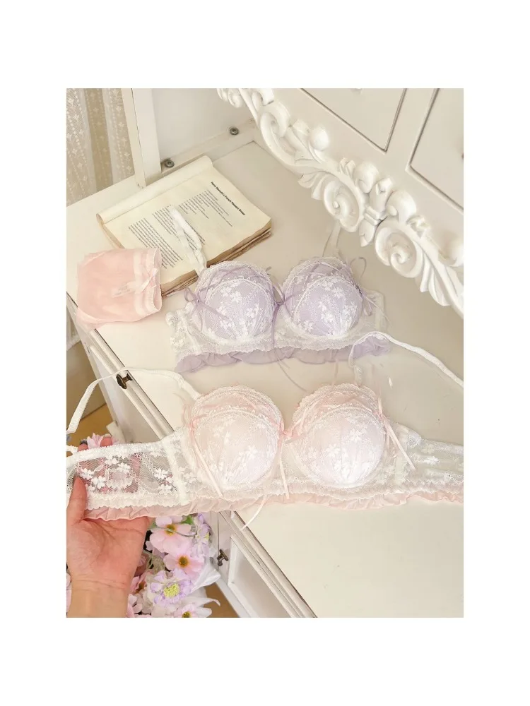 Top in pizzo con imbottiture, senza ferretto, bralette con schiena a V, da indossare come top o per stratificare, intimo per donne, non serve il reggiseno. - immagine 5