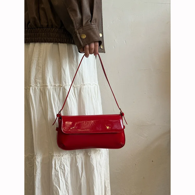 Korean Version Ins Patent Leather Underarm Shoulder Bag 2025 New Fashionable And Simple Commuting Baguette Bag High-End Handbag