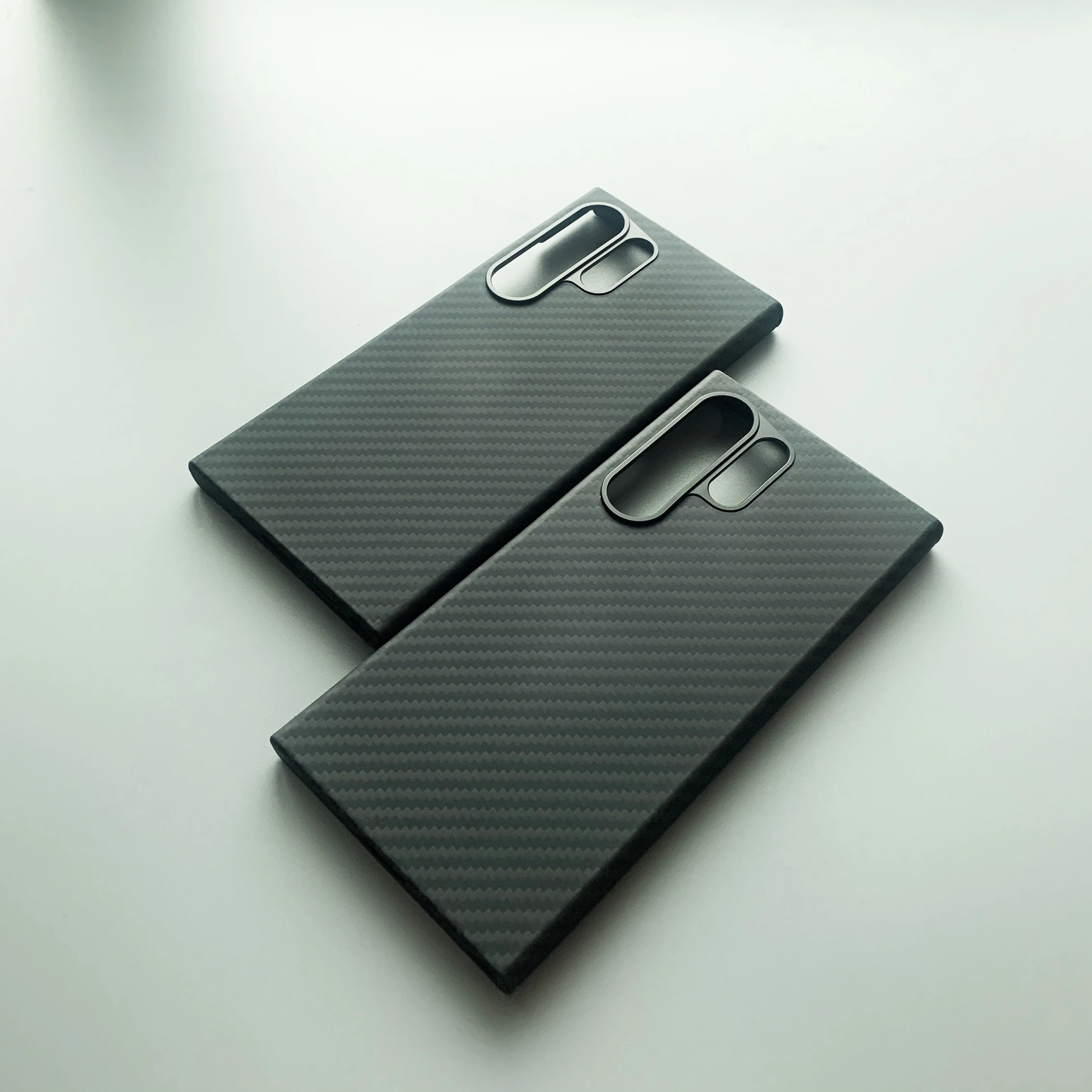 Suitable for Samsung S24Ultra Kevlar slim phone case, luxury carbon fiber MagSafe wireless charging phone case