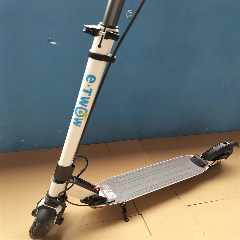 E-TWOW Electric Scooter 700W motor 48V 9.6 Ah Li-ion Battery