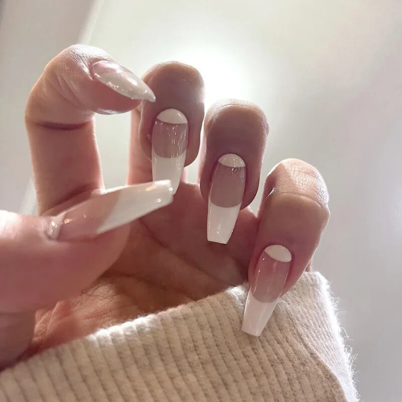 

24pcs Simple False Nails White with French Design Nude Wearable Fake Nails Full Cover Press on Nails Tips Art With GLue