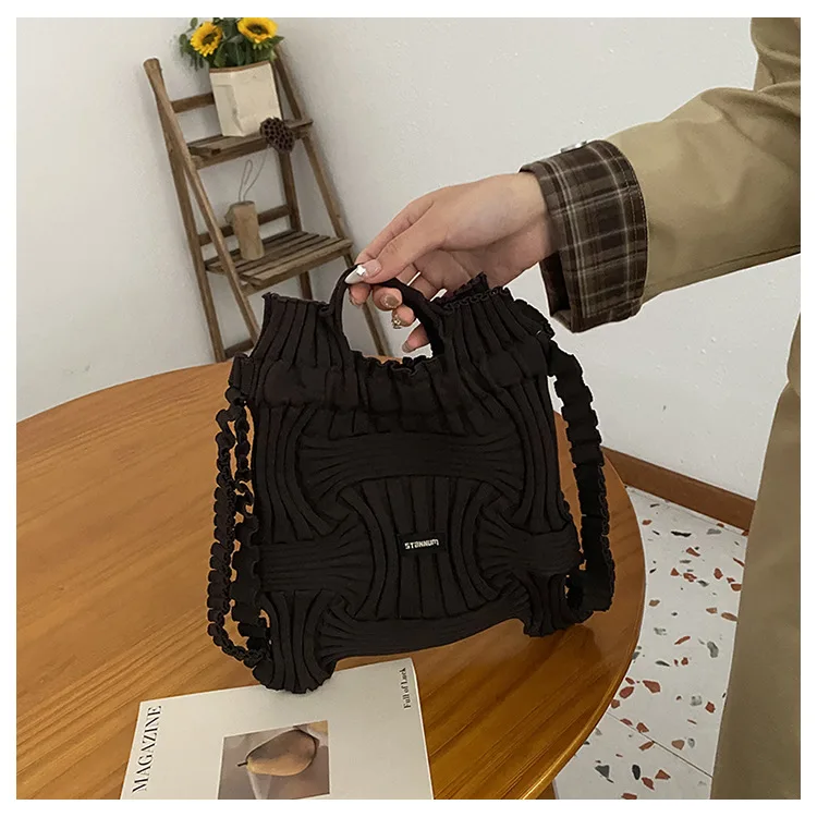 🧶Wrinkled Knit Shoulder Bag – Versatile Drawstring Handbag & Backpack🎒