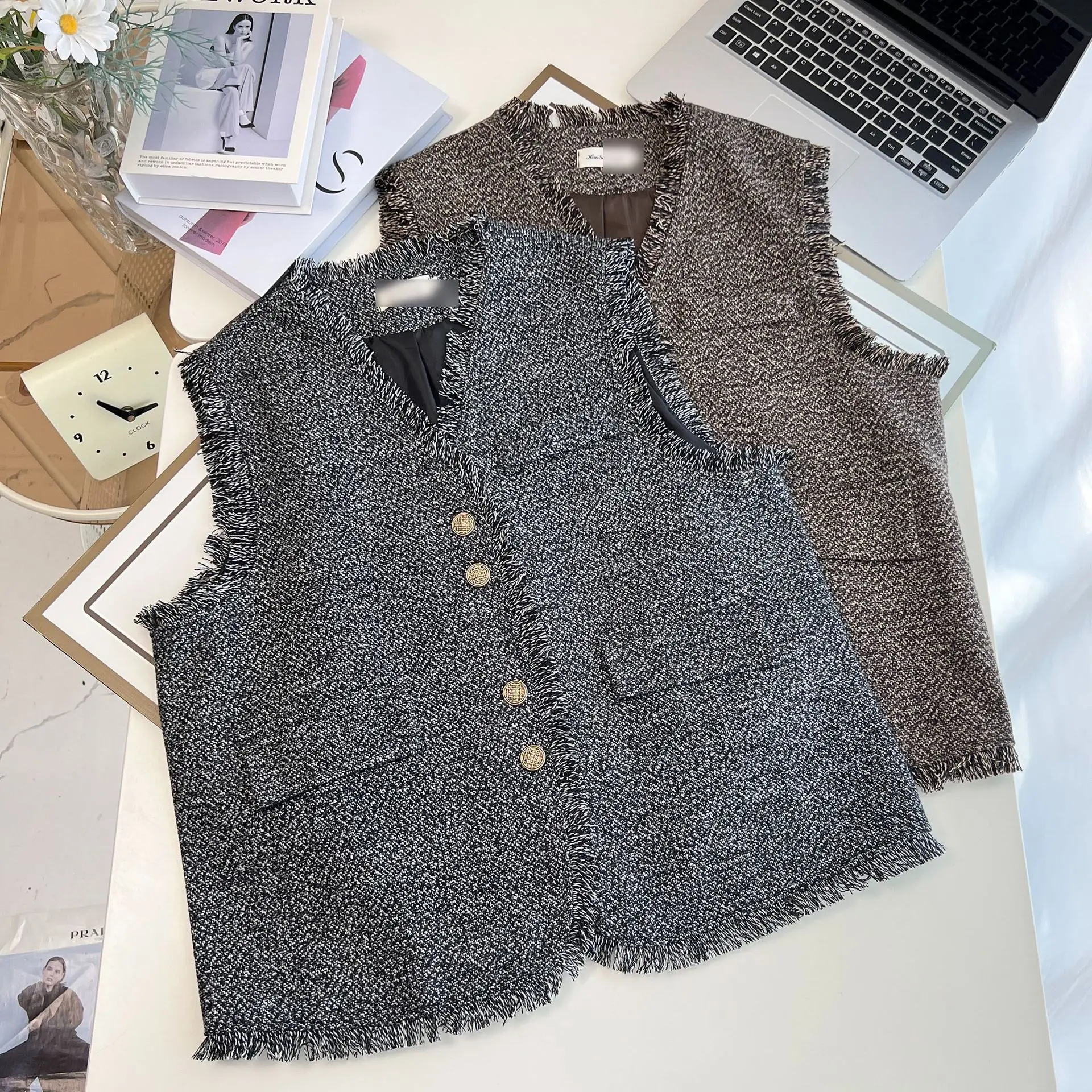 Plus Size Women's Sleeveless Vest Stylish Fringed Autumn 2025 Casual V-Neck Waistcoat 2535