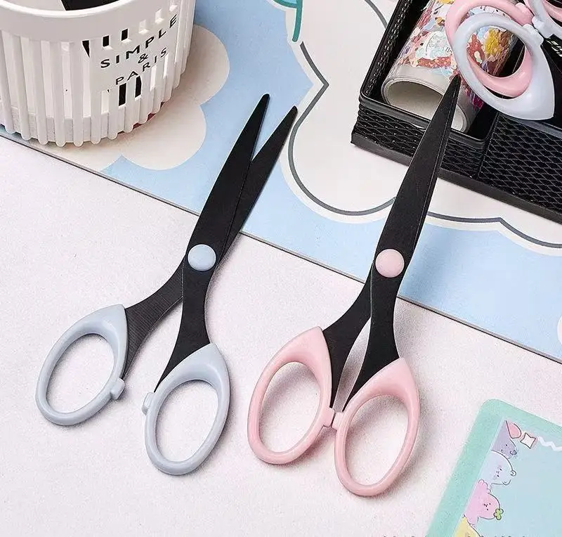 학생용 스테인리스 가위는 간단하고 휴대성이 뛰어납니다. 수제품이며 사무용으로 사용됩니다. 스테인리스 스틸