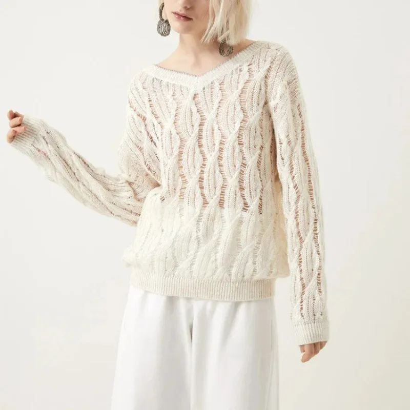 

Niche Design V-neck Hollow Cable Flower Temperament Commuter Soft Skin-friendly Cashmere Wool Pullover Long-sleeved Sweater